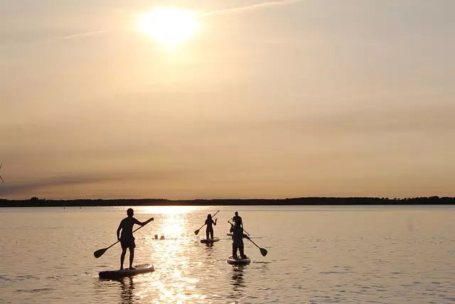 inflatable-paddle-board-640x480-32173363.jpeg