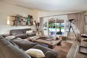 pet-sitting-640x480-67947346.jpeg