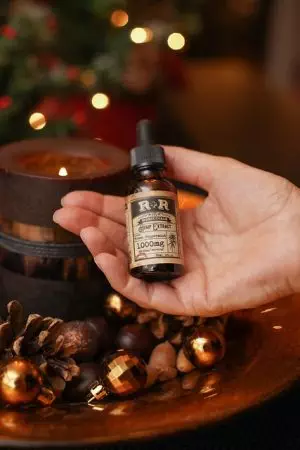 full-spectrum-cbd-tincture-640x480-70496271.jpeg