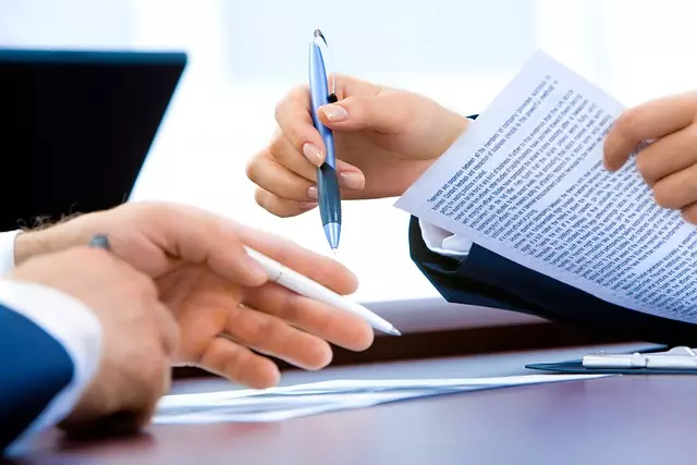 how-to-choose-the-right-business-insuran-640x480-46515743.jpeg