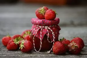 strawberry-rosin-gummies-640x480-26276582.jpeg