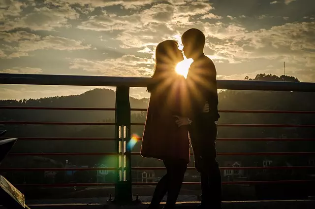 Couples Counseling: Navigating Family Dynamics for Stronger Marital Bonds