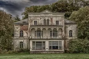 house-640x480-32841396.jpeg