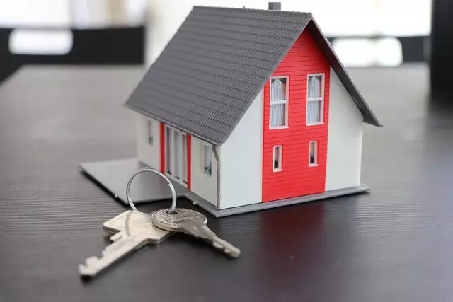 property-and-casualty-insurance-for-comm-640x480-76087009.jpeg