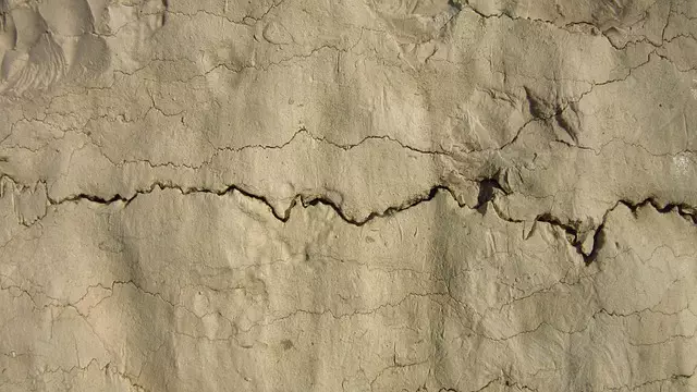 crack-repair-640x480-18909115.jpeg