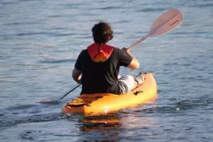 fishing-kayak-640x480-52605347.jpeg