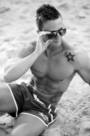 non-surgical-body-sculpting-640x480-32290551.jpeg