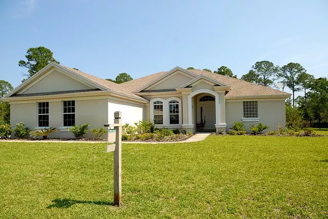 bundling-auto-and-home-insurance-for-dis-640x480-80329927.jpeg