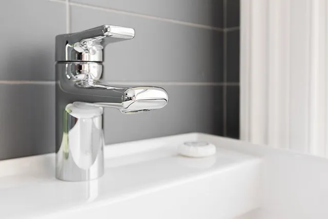 faucet-repair-640x480-50349531.jpeg